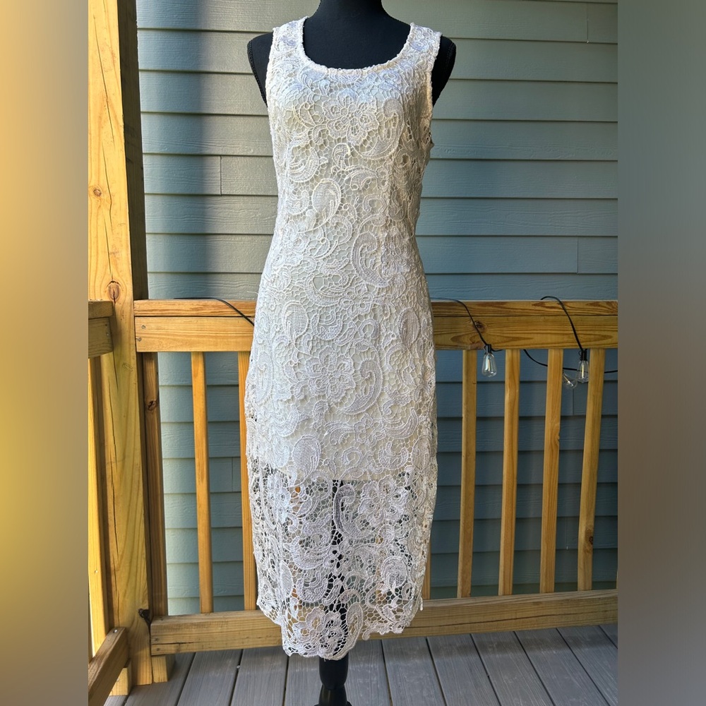 Lace dress beige